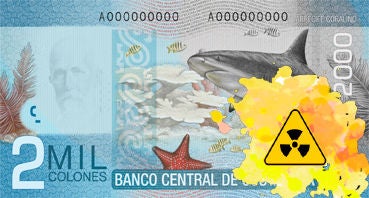 Billete de 2.000 colones con un símbolo de radiación negro sobre una figura amarilla superpuesta en el sector derecho.